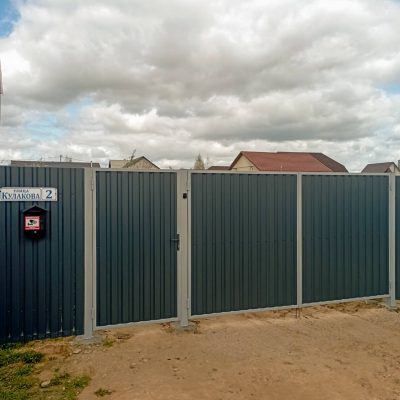 Монтаж забора из металлопрофиля